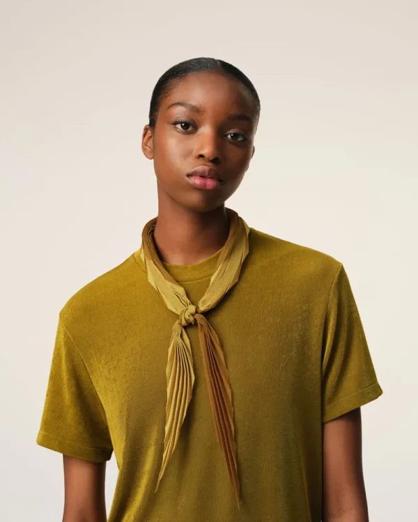 Shop Mustard Pleated Diamond Shaped Scarf Women Scarves & Gloves | Tailoring